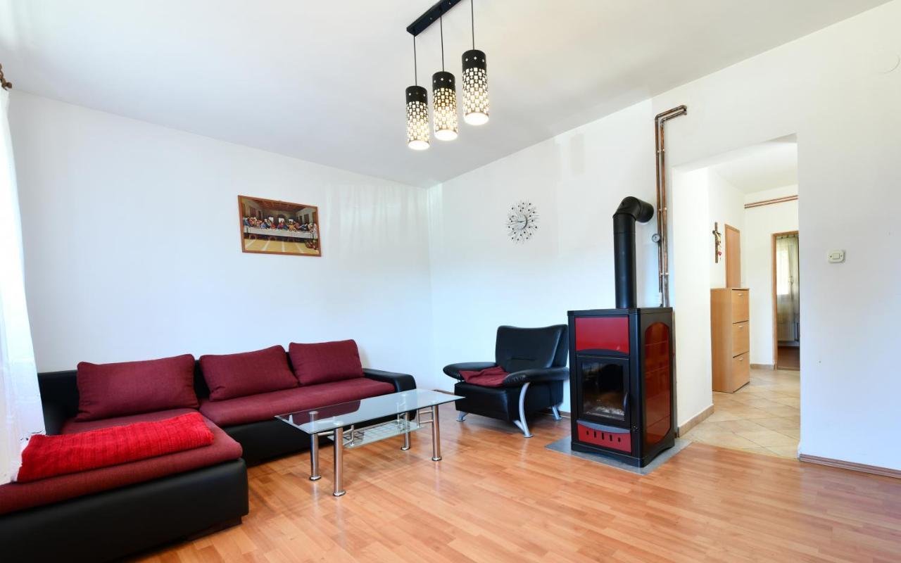 Holiday Home Matan Saborsko ภายนอก รูปภาพ